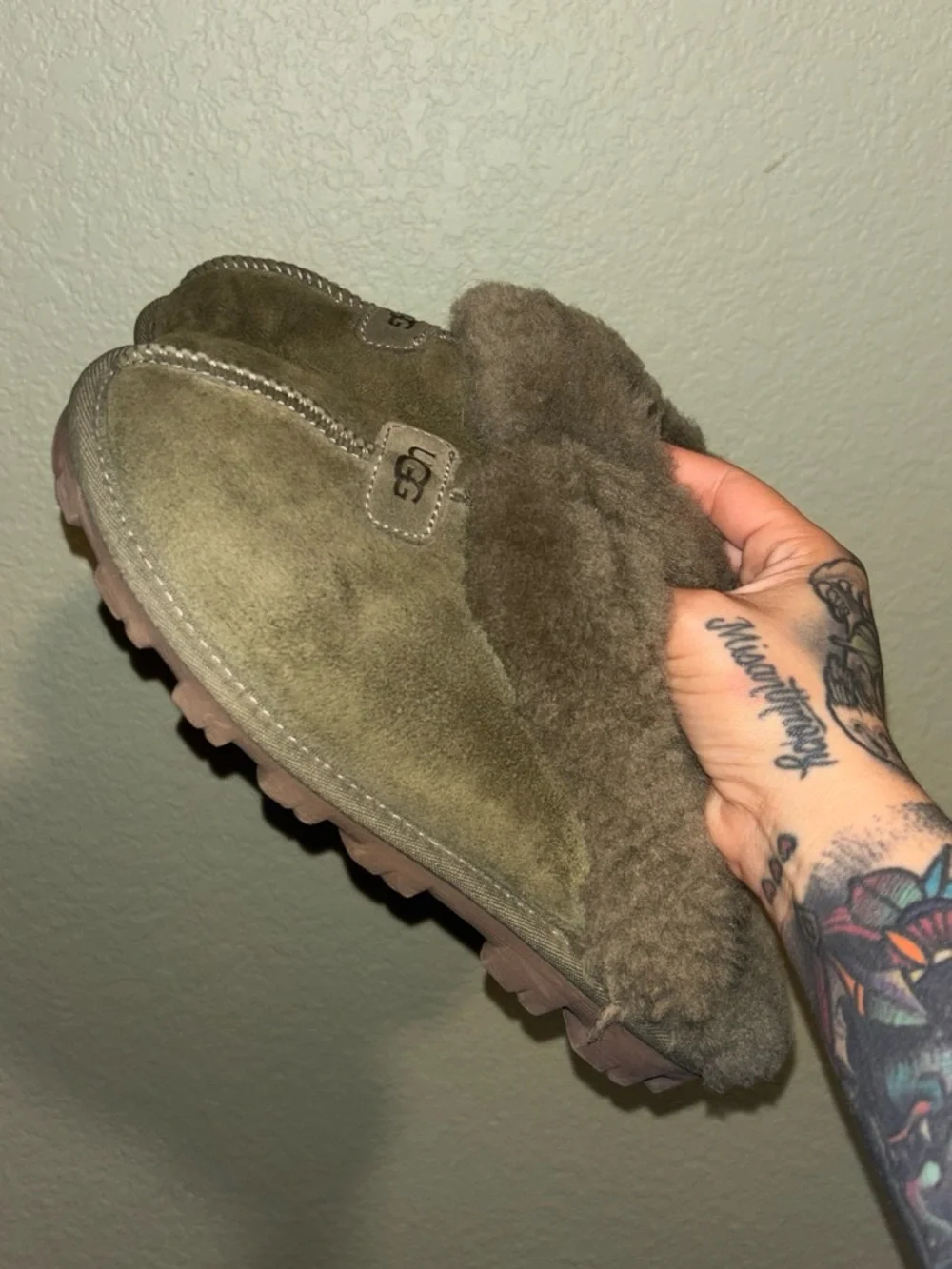 UGG women’s Olive Green Sheepskin Slip-On Clogs great condition preloved - Picture 3 of 5
